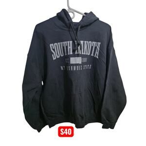 S40 Gildan South Dakota hoodie sweatshirt Black Preloved 
XL